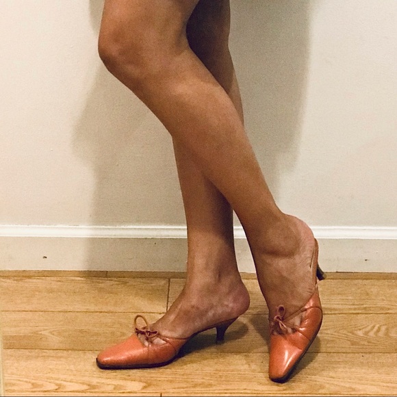 Aerosoles coral pink leather mules with front bow ornament. Size 6. EUC - Picture 4 of 12